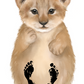 Süßes personalisiertes Löwen-Motiv mit Babyfußabdrücken und Freusel-Logo. 
